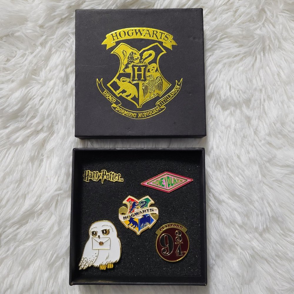 Harry Potter Pin Set - Picture 2 of 8
